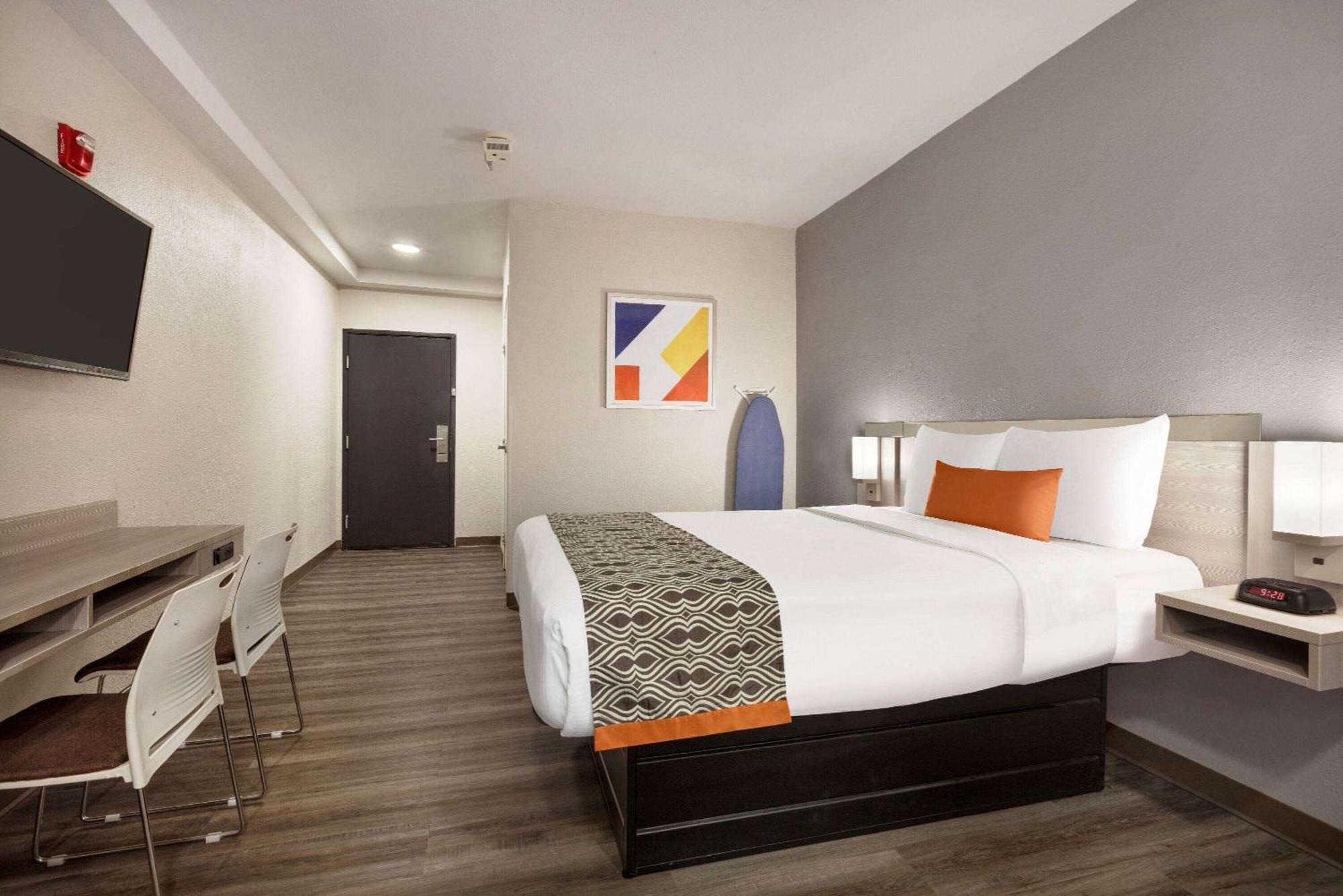 Microtel Inn & Suites By Wyndham Raleigh Exterior photo